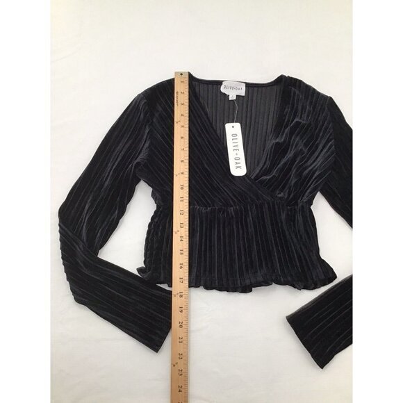 Olive + Oak Womens Size Medium Black Ribbed Long Sleeve Velour V-Neck Top - Picture 3 of 5